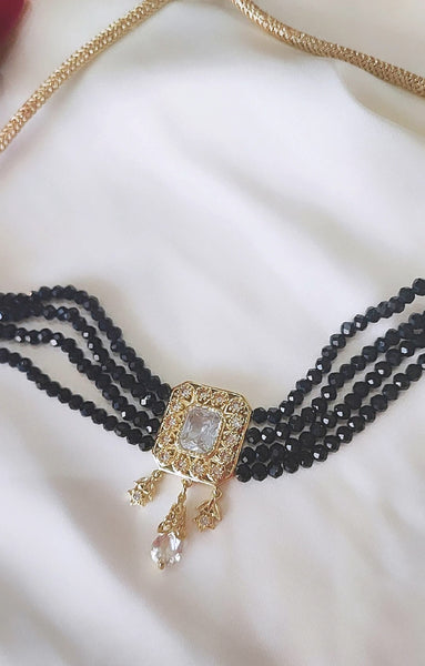 Collier choker pendentif beldi carré perles noires