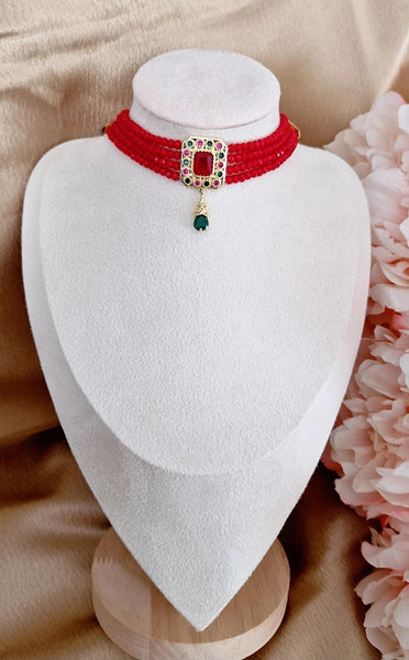 Collier choker pendentif beldi carré perles rouges