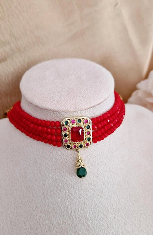 Collier choker pendentif beldi carré perles rouges