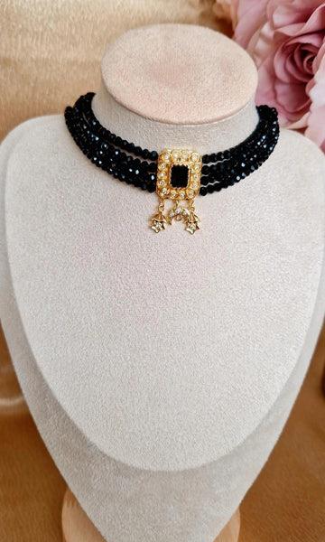 Collier choker pendentif beldi carré perles noires