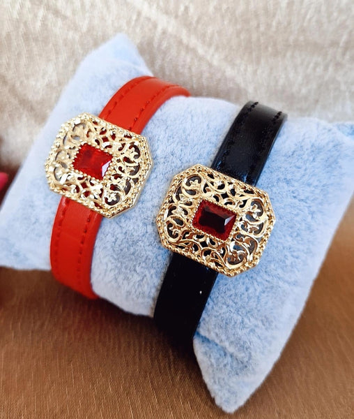 Bracelet en cuir rouge ou noir avec pendentif carré beldi