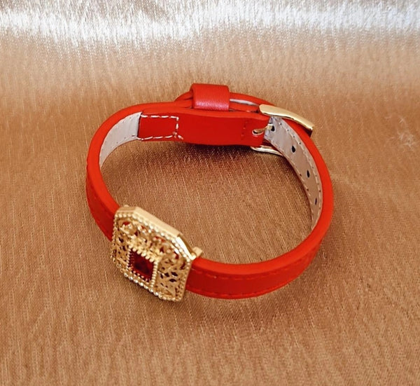 Bracelet en cuir rouge ou noir avec pendentif carré beldi