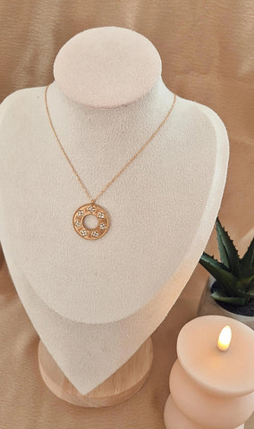 Collier en acier inoxydable pendentif cercle et trèfles de strass