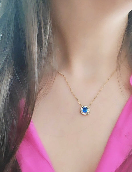 Collier en acier inoxydable avec pierre bleue et strass