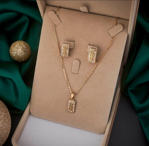 Ensemble Collier + boucles d'oreilles ajourés et strass