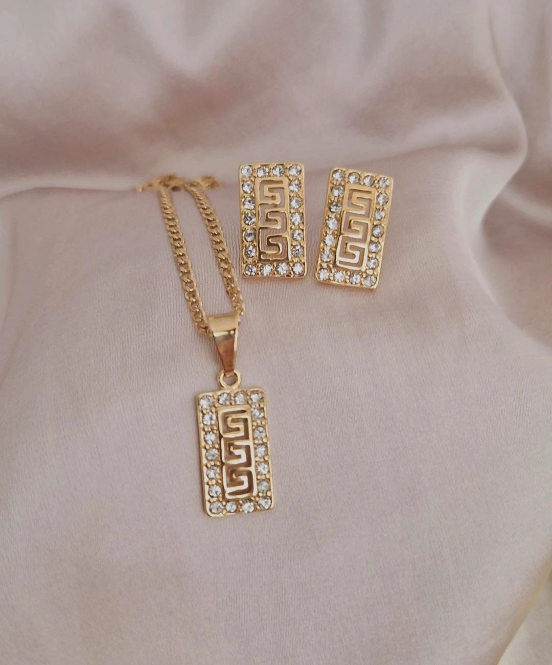 Ensemble Collier + boucles d'oreilles ajourés et strass