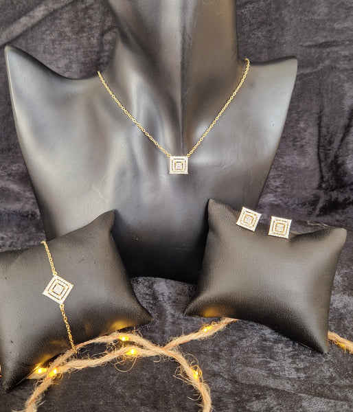 Ensemble Collier + bracelet fin + boucles d'oreilles assorties carrés strass