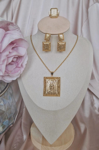 Ensemble Collier + bague + boucles d'oreilles assorties ajourées