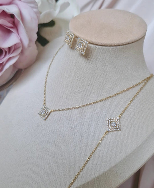 Ensemble Collier + bracelet fin + boucles d'oreilles assorties carrés strass