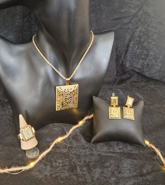 Ensemble Collier + bague + boucles d'oreilles assorties ajourées
