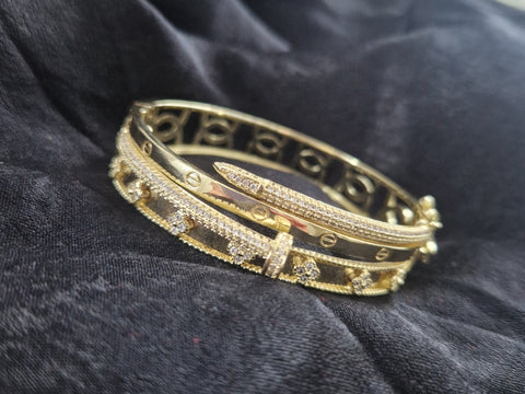 Bracelet jonc multi rangées et clou luxe et strass