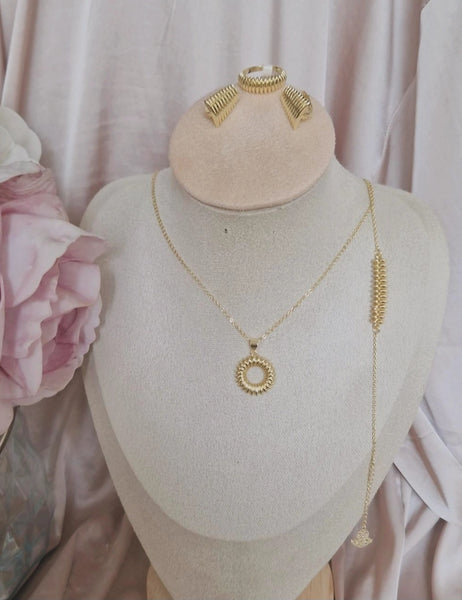 Ensemble Collier + boucles d'oreilles + bague + bracelet fin assortis